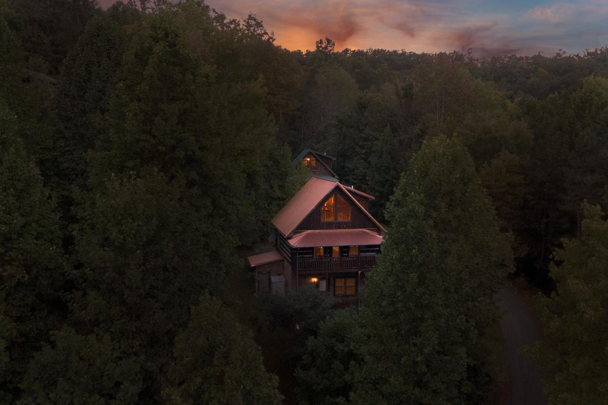 Holy Smokies Pool Palace Villa Gatlinburg Exterior photo