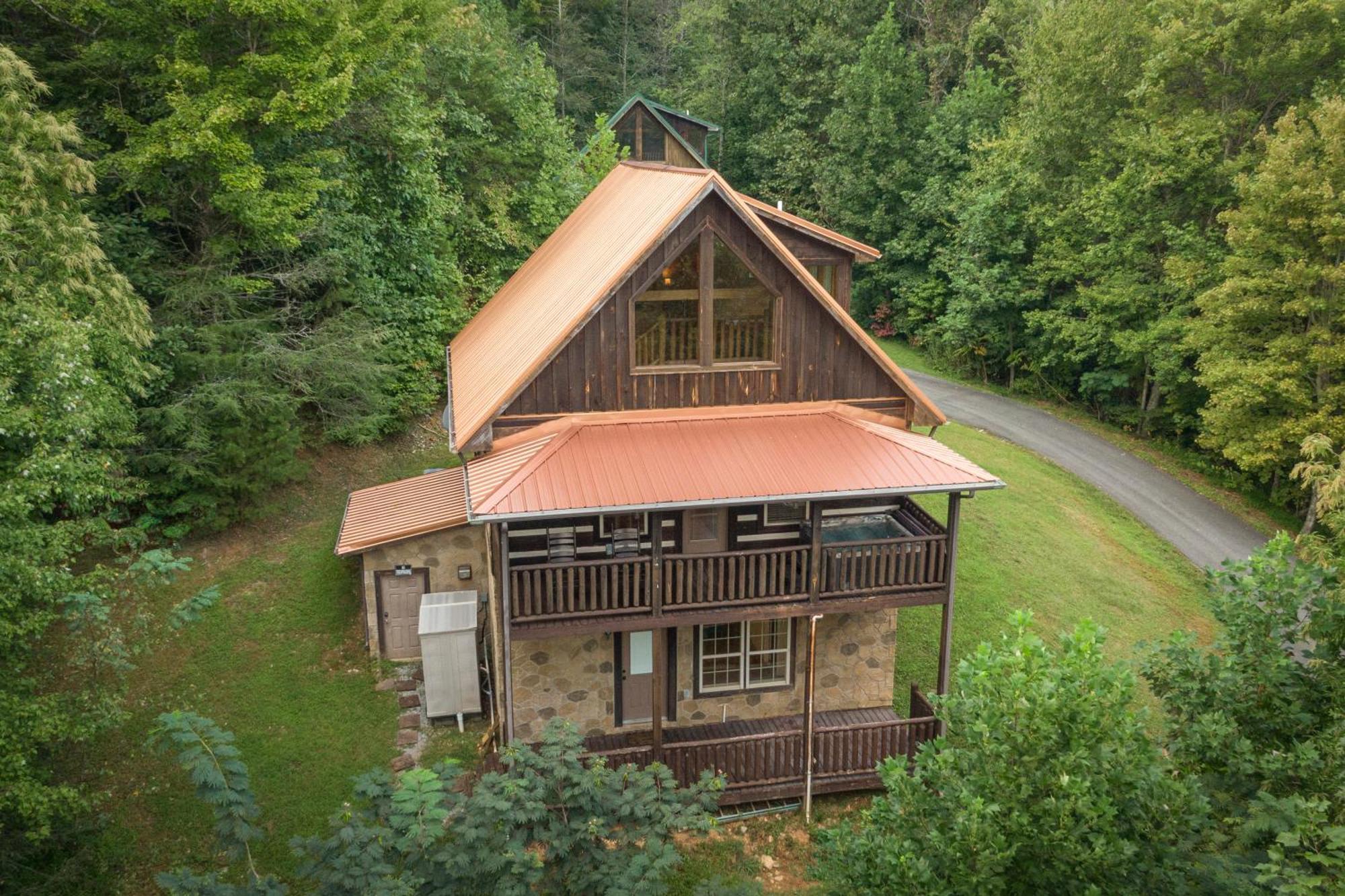 Holy Smokies Pool Palace Villa Gatlinburg Exterior photo